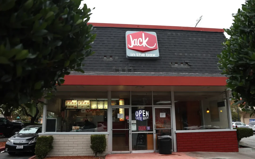 Jack in the Box will shutter up to 200 stores, mulls Del Taco sale
