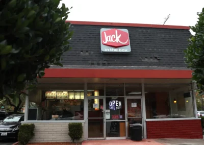 Jack in the Box will shutter up to 200 stores, mulls Del Taco sale