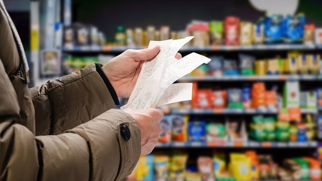 Consumer sentiment continues to fall amid elevated inflation, tariff concerns