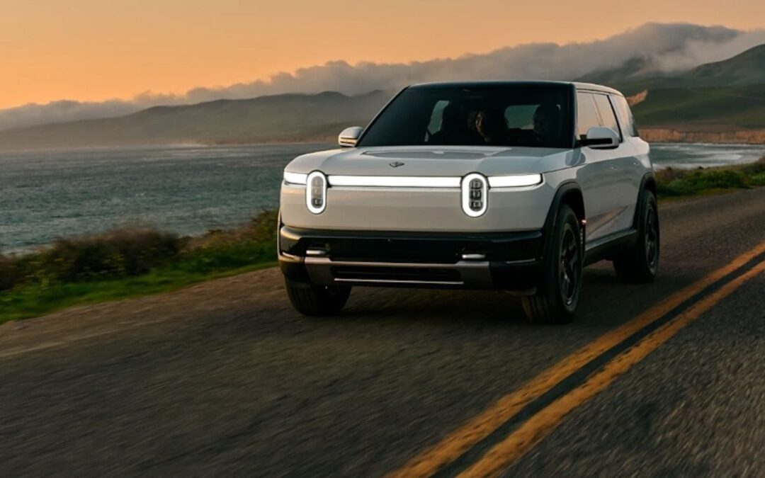 Electric carmaker Rivian bucks industry trend, launches all-new midsize SUV – ABC News