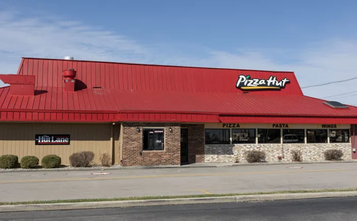 These 6 restaurant chains will close hundreds of units this year | Restaurant Dive