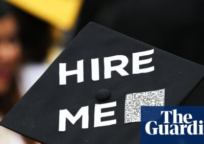 ‘I feel helpless’: college graduates can’t find entry-level roles in shrinking market amid rise of AI | US news | The Guardian
