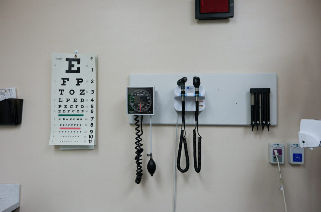 Why so many Americans are using AI for health guidance | PBS News