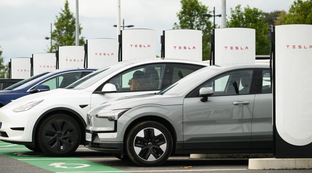 EV Sales in the US Plunge, Europeans Skyrocket