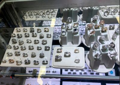 Kay Jewelers parent company closing 100 stores, ending 2 brands – pennlive.com