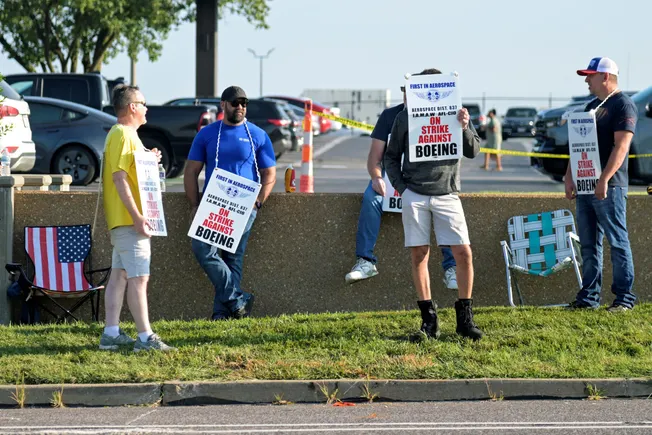 This week in 5 numbers: US workers are quitting at the lowest level in a decade | HR Dive