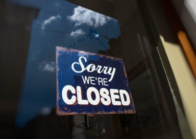 Chaos erupts as furniture chain closes all 89 locations leaving 10,000 orders unfulfilled