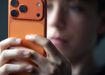 Massachusetts governor proposes her own youth social media bill: “This isn’t a ban” – CBS Boston