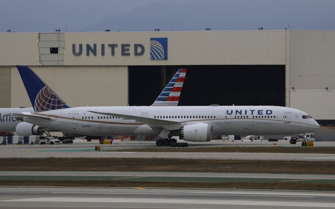 U.S. airlines are hiking fares — and travelers keep booking