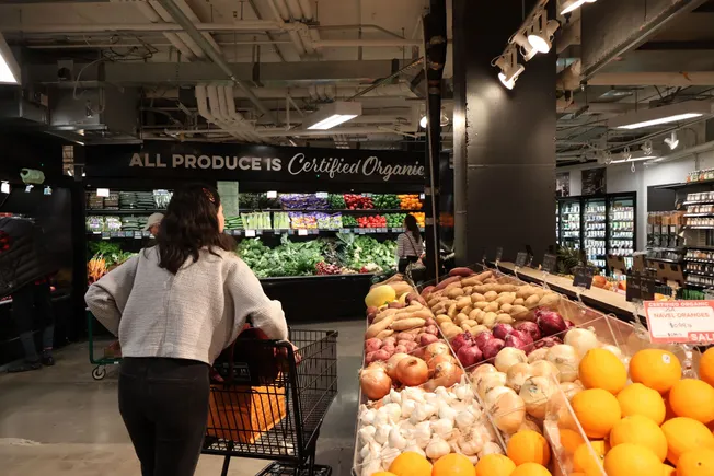 Independent grocers make up nearly 40% of US food retail sales, report says | Food Dive