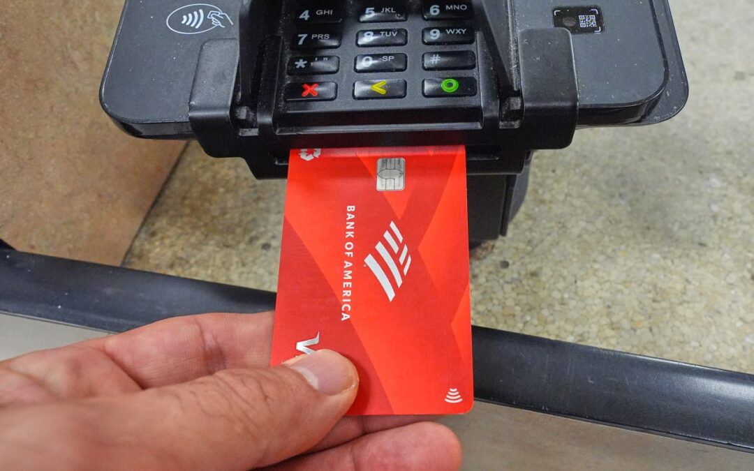 Americans falling behind on $1.25 trillion in credit card bills | KTLA