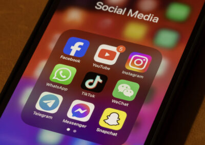Social media giants settle first of more than a thousand school district lawsuits | EdSource