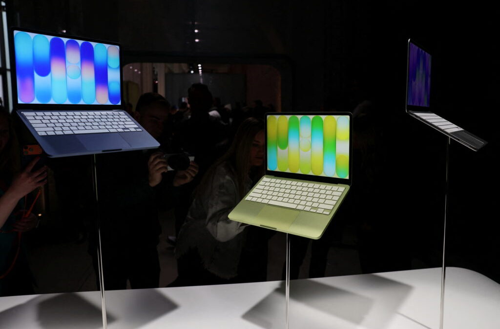 Apple increases prices for Macs and iPads, blaming memory chip shortage fueled by AI | PBS News