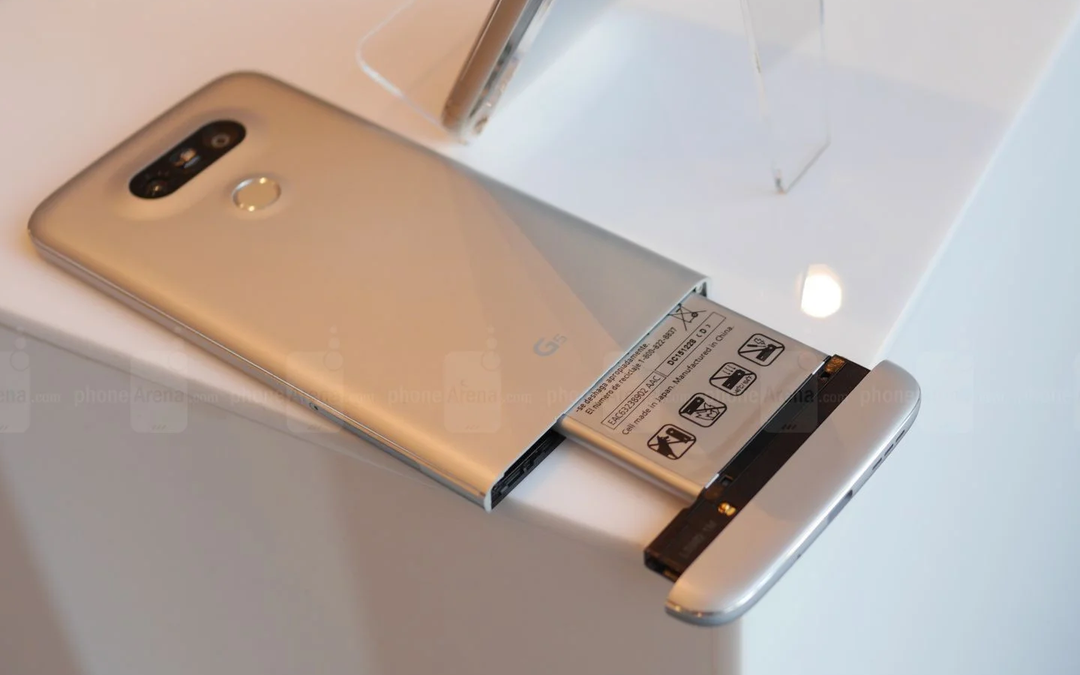 Smartphones must have user-replaceable batteries by 2027. But not your iPhone. Here’s why – PhoneArena
