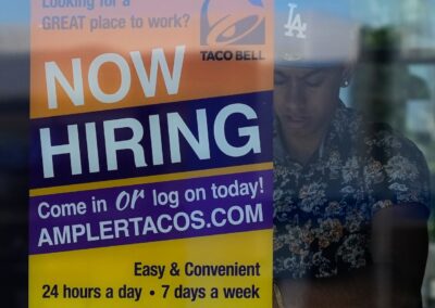 US jobless aid filings rise to 229,000 last week, remain historically low despite war – ABC News