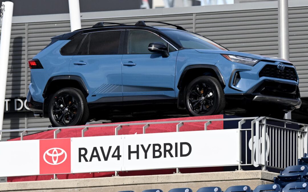 Automakers report mixed U.S. sales results as hybrids drive market