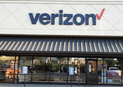 Verizon to sell 274 stores, cut 500 corporate jobs