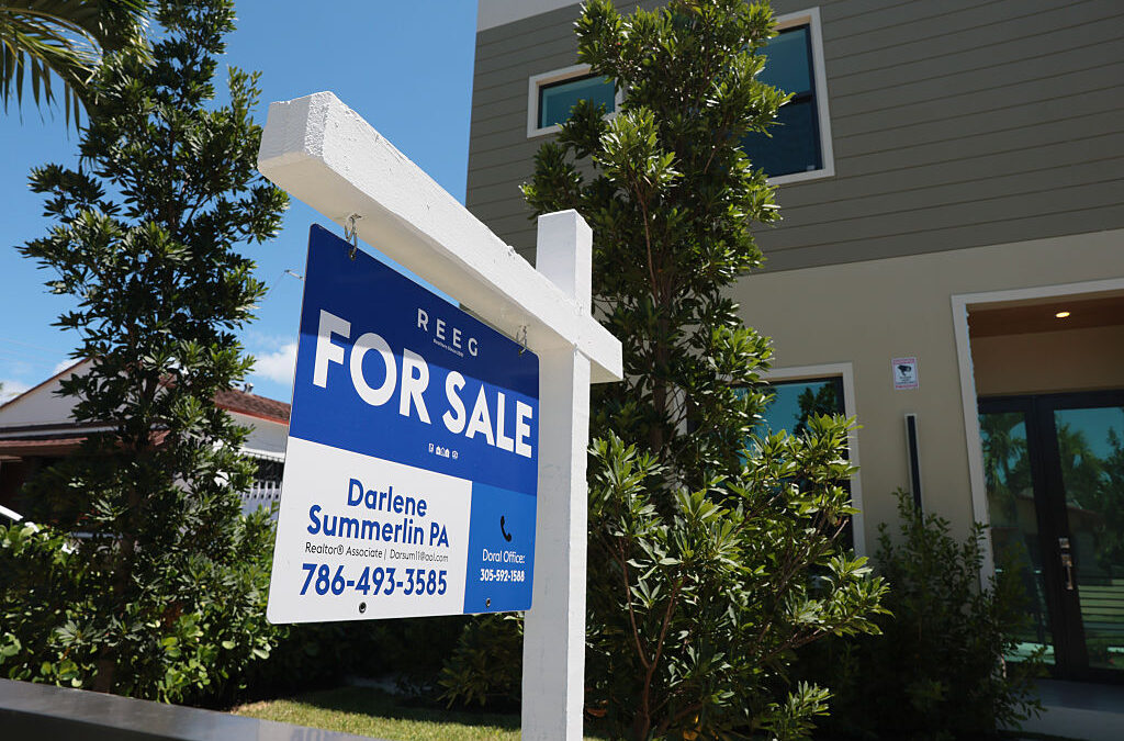 Number of homebuyers falls to lowest level in at least 13 years, Redfin says