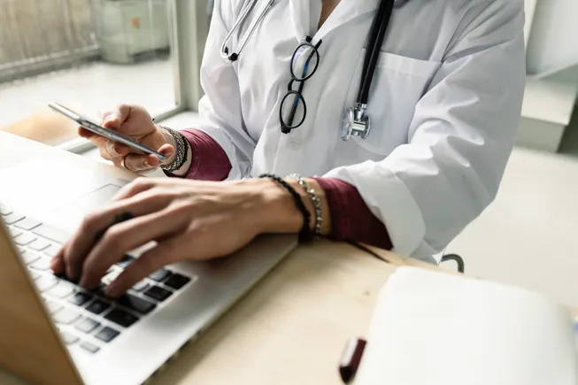 Physicians want compensation boost from AI productivity gains: survey | Healthcare Dive