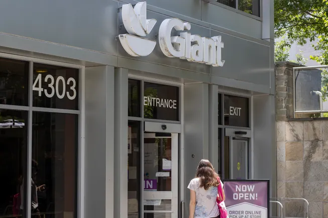 Giant Food introduces in-store Savings Stations | Grocery Dive