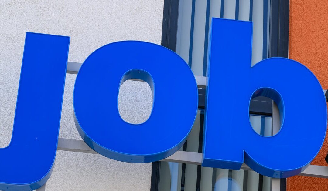 Nearly 25% of U.S. workers are “functionally unemployed,” economic analysis finds – CBS News