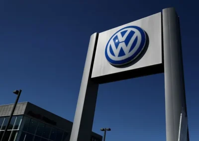 Volkswagen dealers lead peers in service scheduling study | WardsAuto