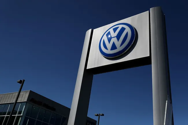 Volkswagen dealers lead peers in service scheduling study | WardsAuto