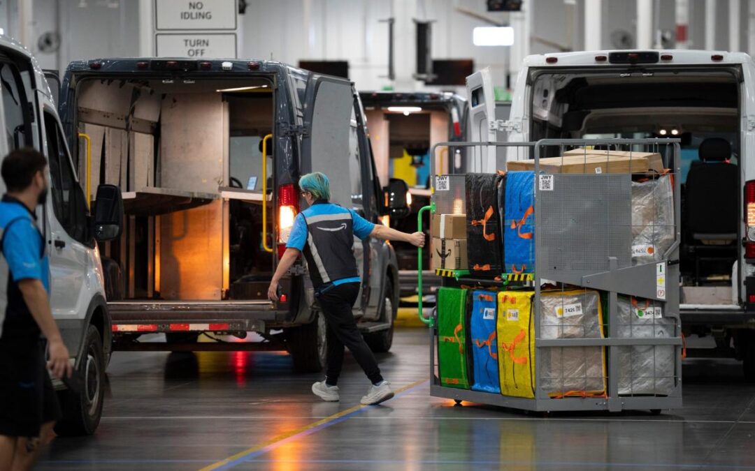 Amazon raises minimum hourly pay by $20 for US workers
