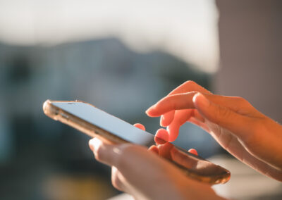 Global smartphone market to contract 12% in 2026 as price mix shifts toward higher price bands
