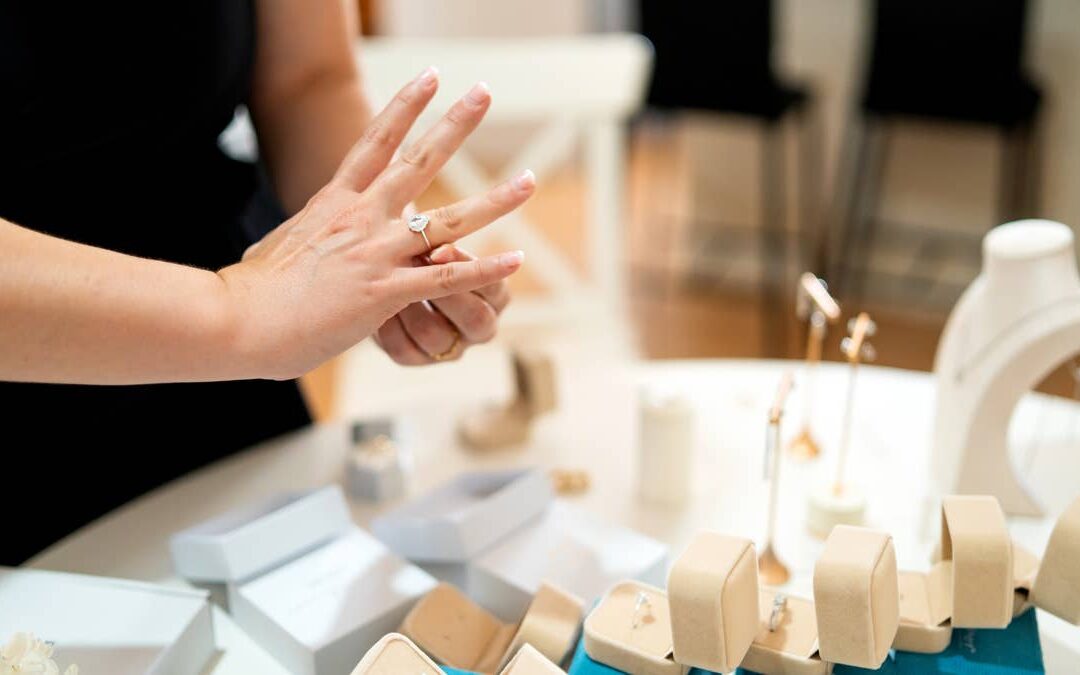 Jewelry chain closes 53 stores after shutting down 2 brands – TheStreet