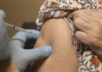 Independent vaccine recommendations issued for COVID, flu and RSV : NPR