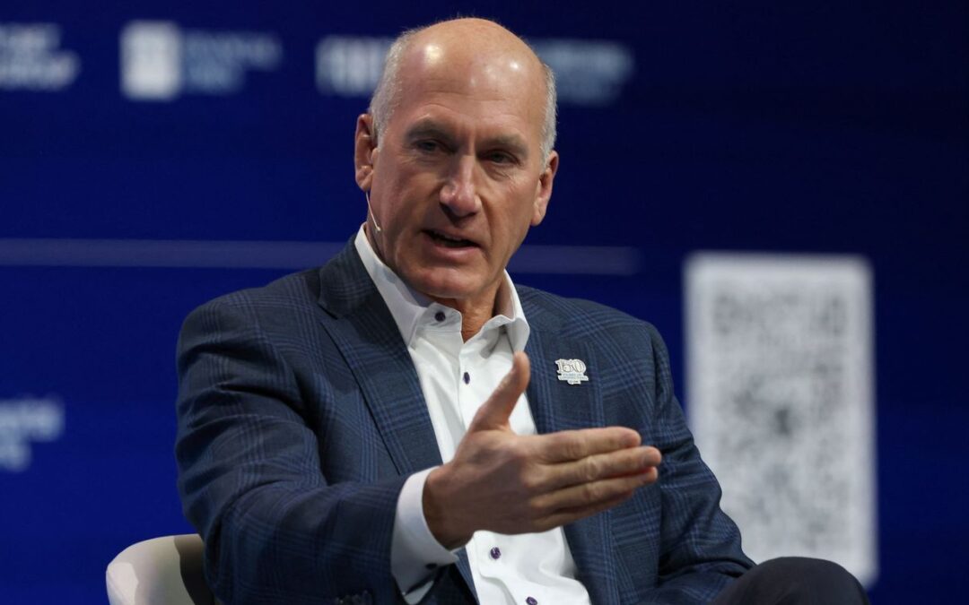 AT&T CEO says Elon Musk’s SpaceX phone strategy not “viable”