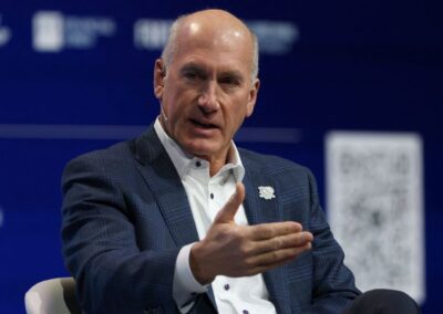AT&T CEO says Elon Musk’s SpaceX phone strategy not “viable”