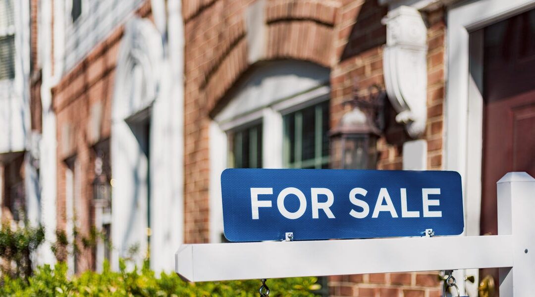 The First Thing Home Buyers Notice When They Walk In, According to Real Estate Experts