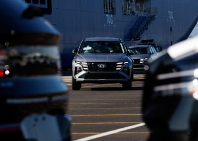 Americans are rushing to buy hybrid cars. They’re turning to Asian brands to do so | CNN Business